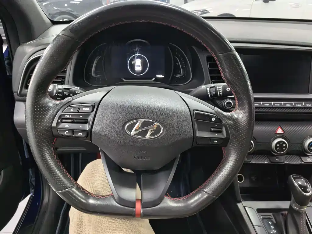 Hyundai Elantra 2020 — фото 7