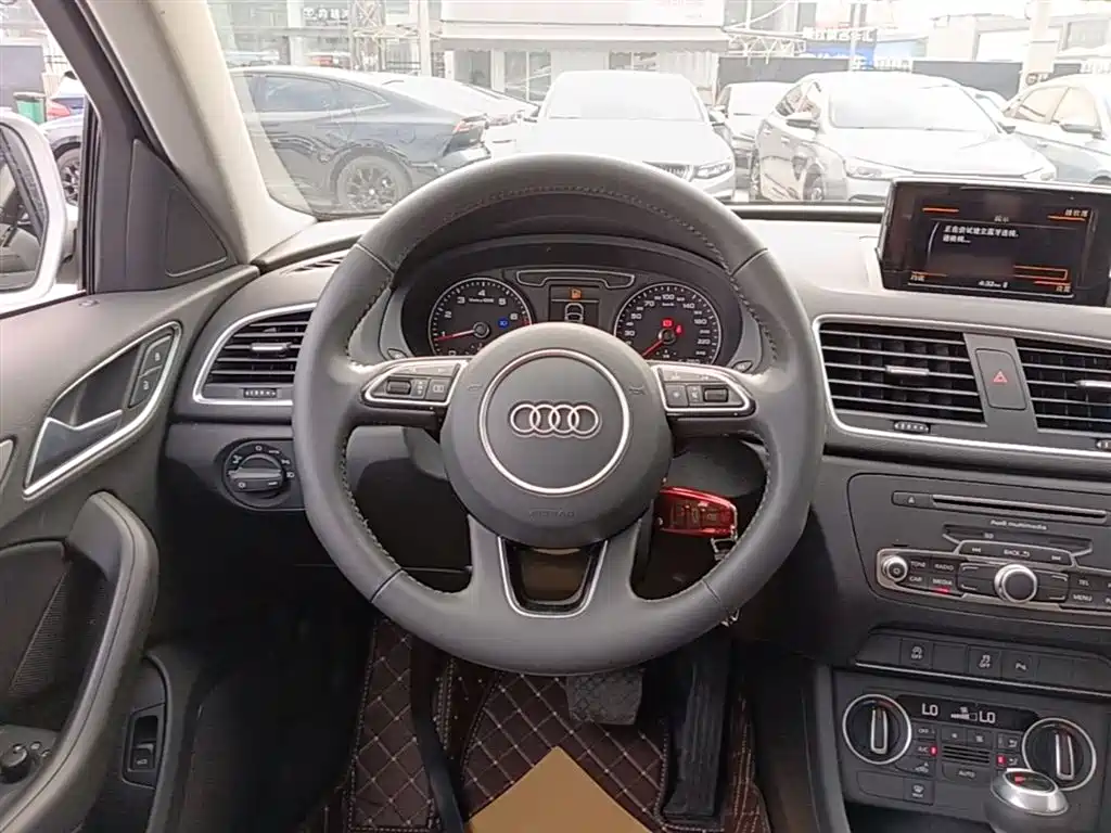 Audi Q3 2019 — фото 11