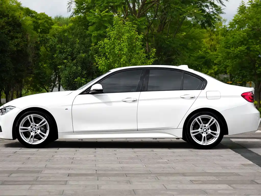 BMW 3 Series 2018 — фото 11