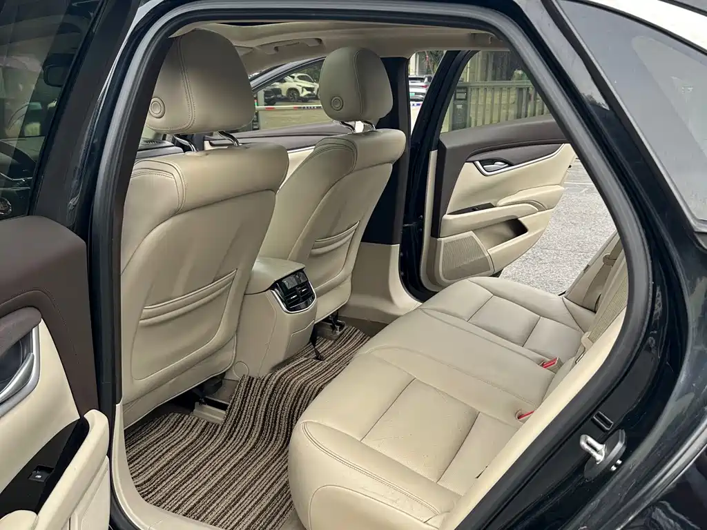 Cadillac XTS 2016 — фото 10