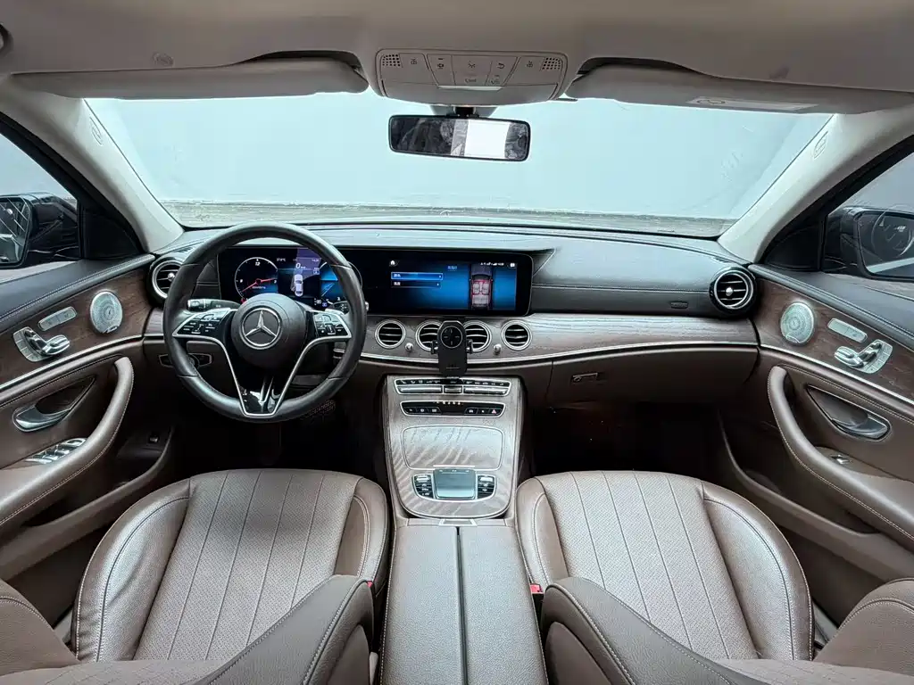 Mercedes-Benz E-Class 2023 — фото 7