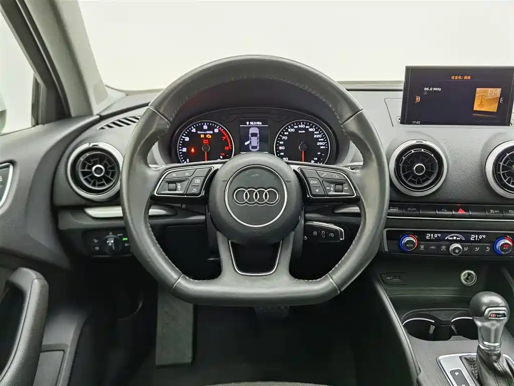 Audi A3 2018 — фото 11