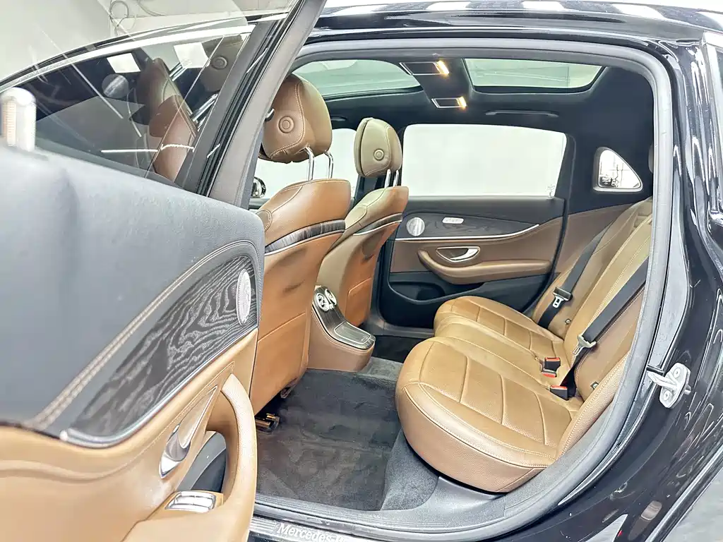 Mercedes-Benz E-Class 2022 — фото 15