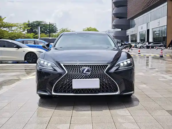 Lexus LS 2020
