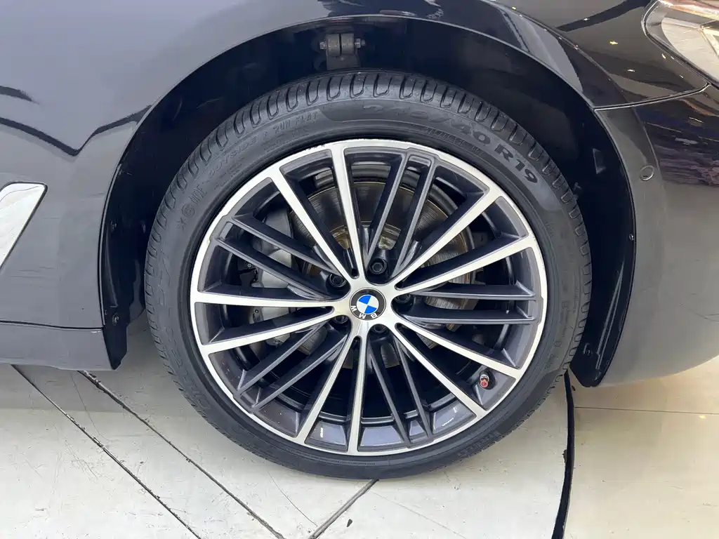 BMW 5 Series 2022 — фото 14