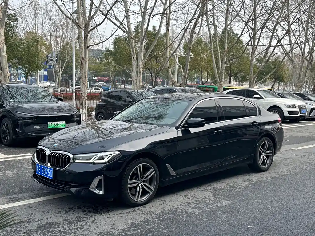 BMW 5 Series 2021 — фото 1