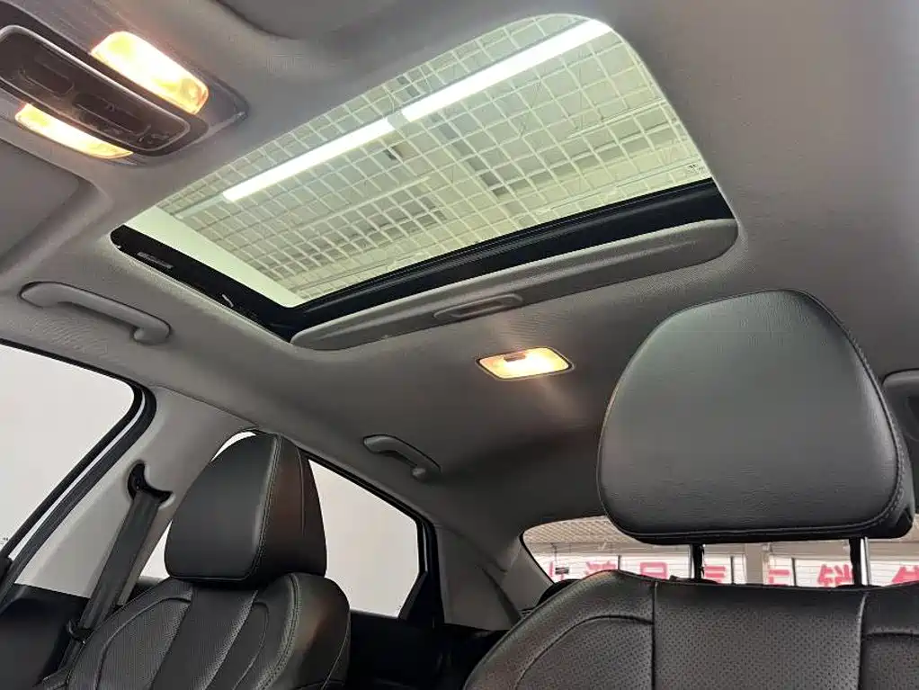 Hyundai Elantra 2023 — фото 17