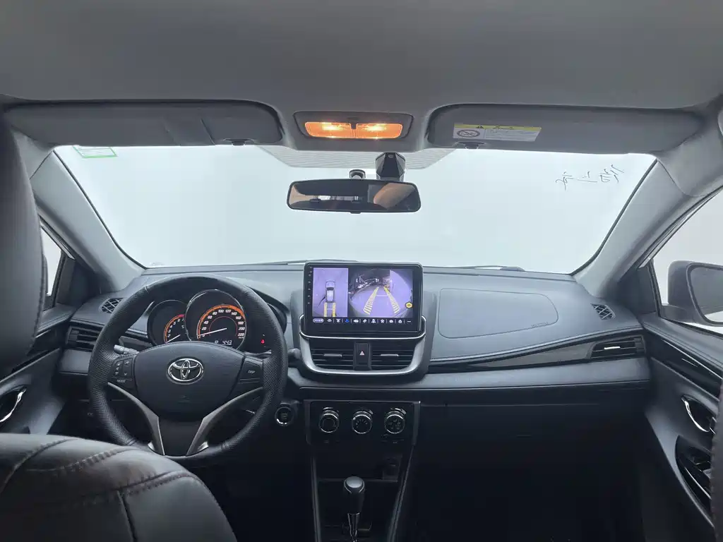 Toyota Yaris L 2023 — фото 16