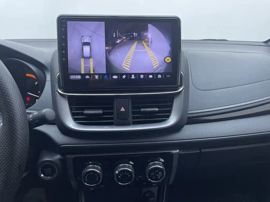 Toyota Yaris L 2023 — фото 10