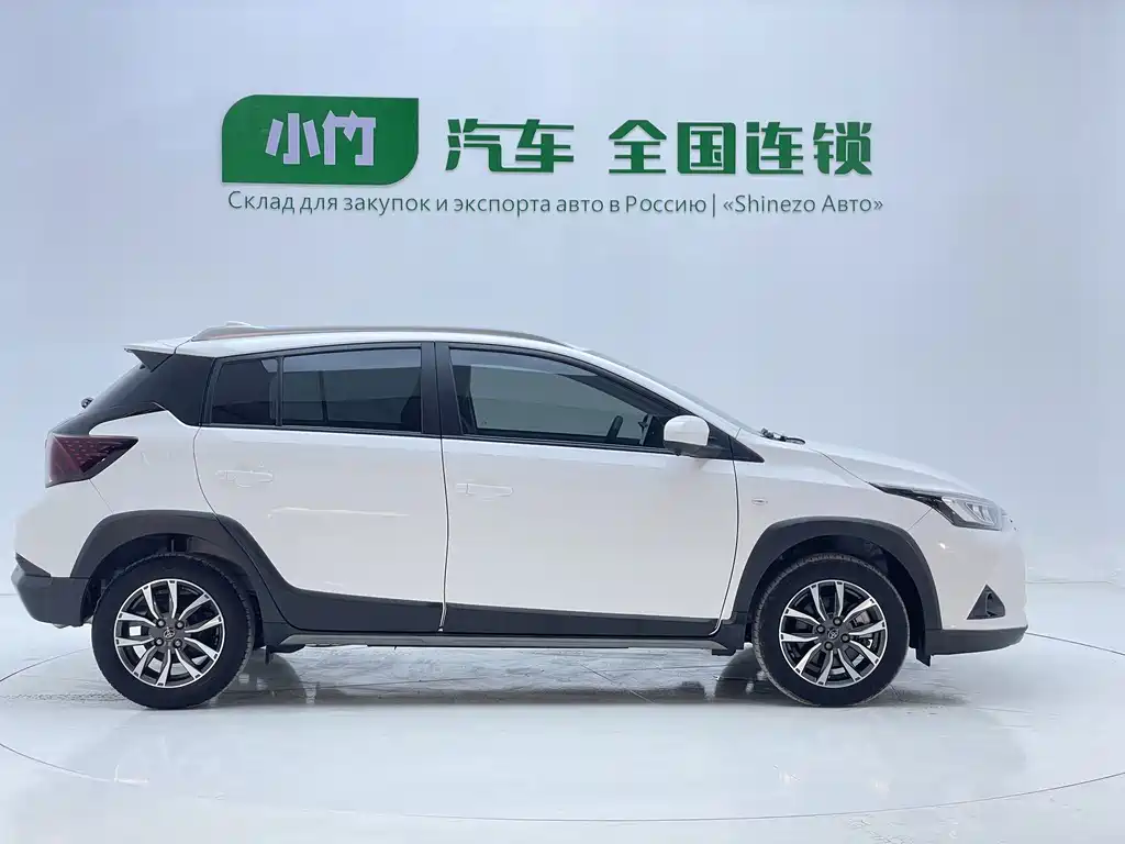 Toyota Yaris L 2023 — фото 8