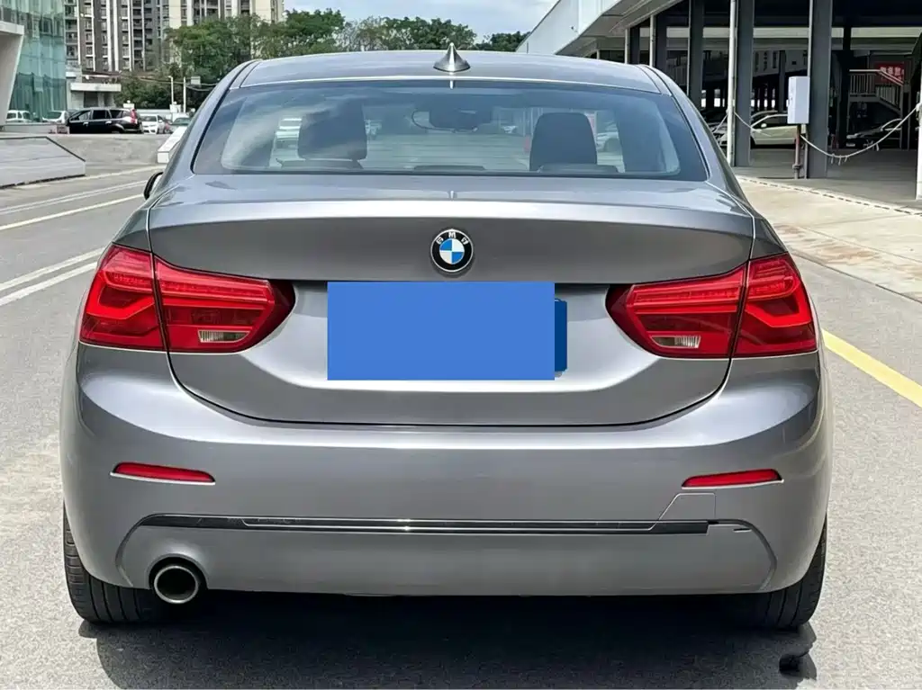 BMW 1 Series 2018 — фото 8