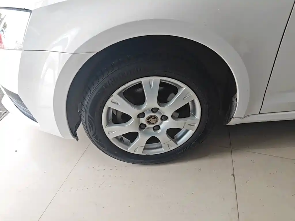 Skoda Octavia 2018 — фото 23