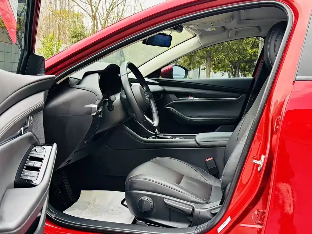 Mazda 3 Axela 2019 — фото 10