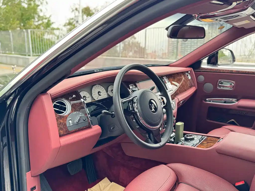 Rolls-Royce Ghost 2017 — фото 13