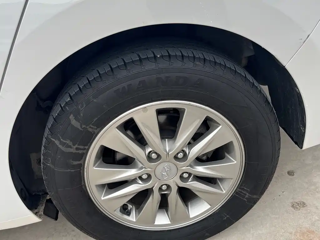 Hyundai Elantra 2019 — фото 10