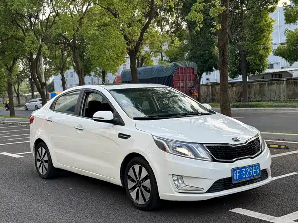 Kia K2 2013