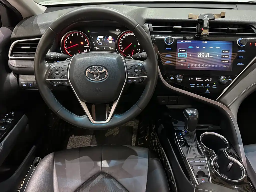 Toyota Camry 2021 — фото 15