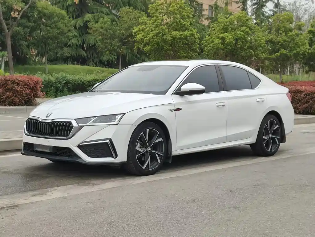 Skoda Octavia 2022 — фото 1