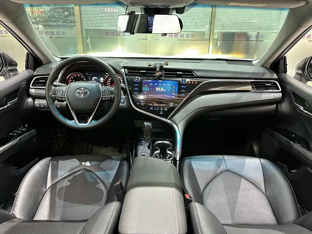 Toyota Camry 2021 — фото 14