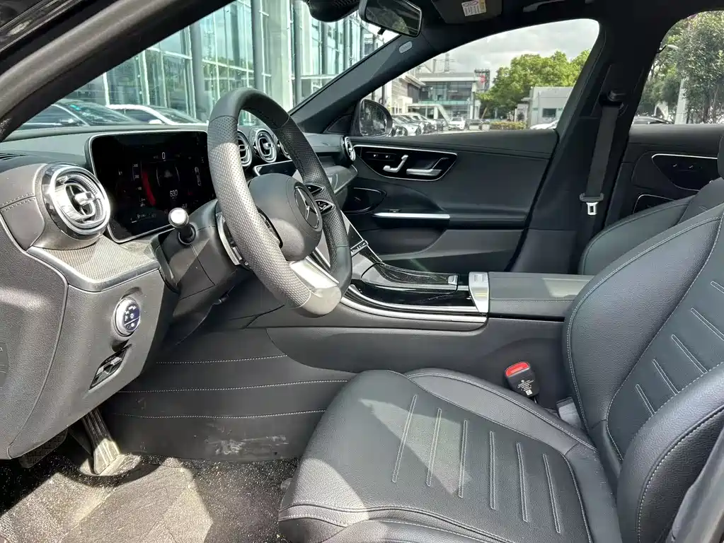 Mercedes-Benz C-Class 2024 — фото 10