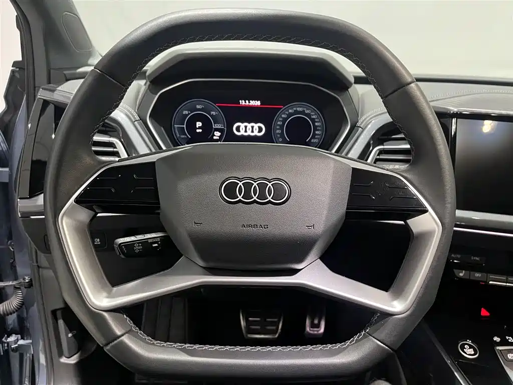 Audi Q4 e-tron 2025 — фото 11