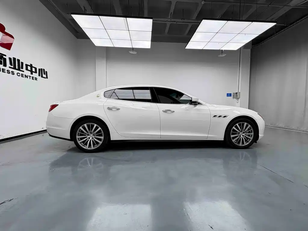 Maserati Quattroporte 2016 — фото 23