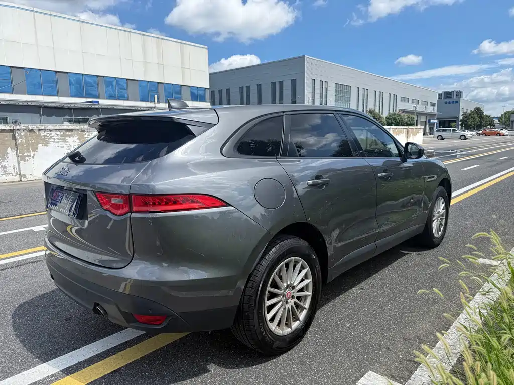 Jaguar F-PACE 2017 — фото 9