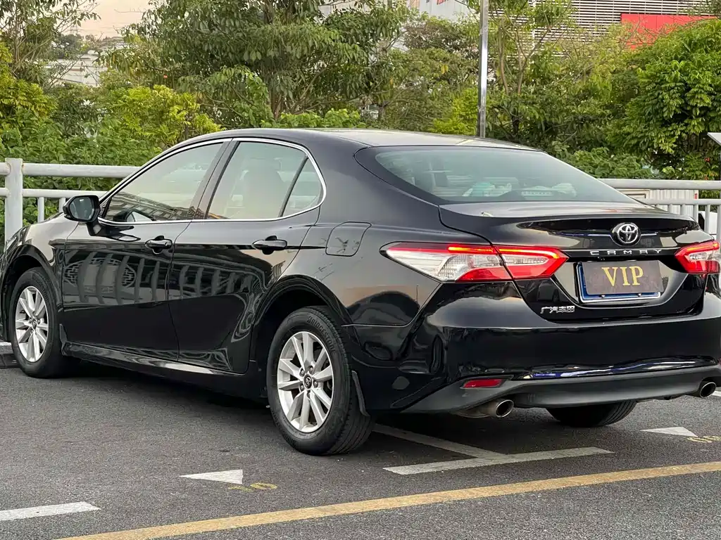 Toyota Camry 2022 — фото 4
