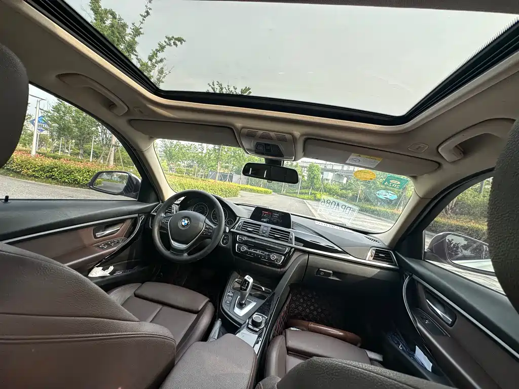 BMW 3 Series 2018 — фото 11
