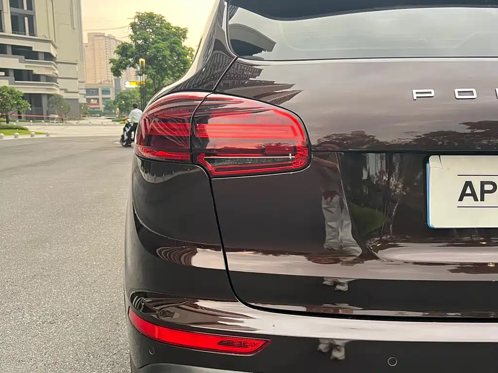 Porsche Cayenne 2016 — фото 10