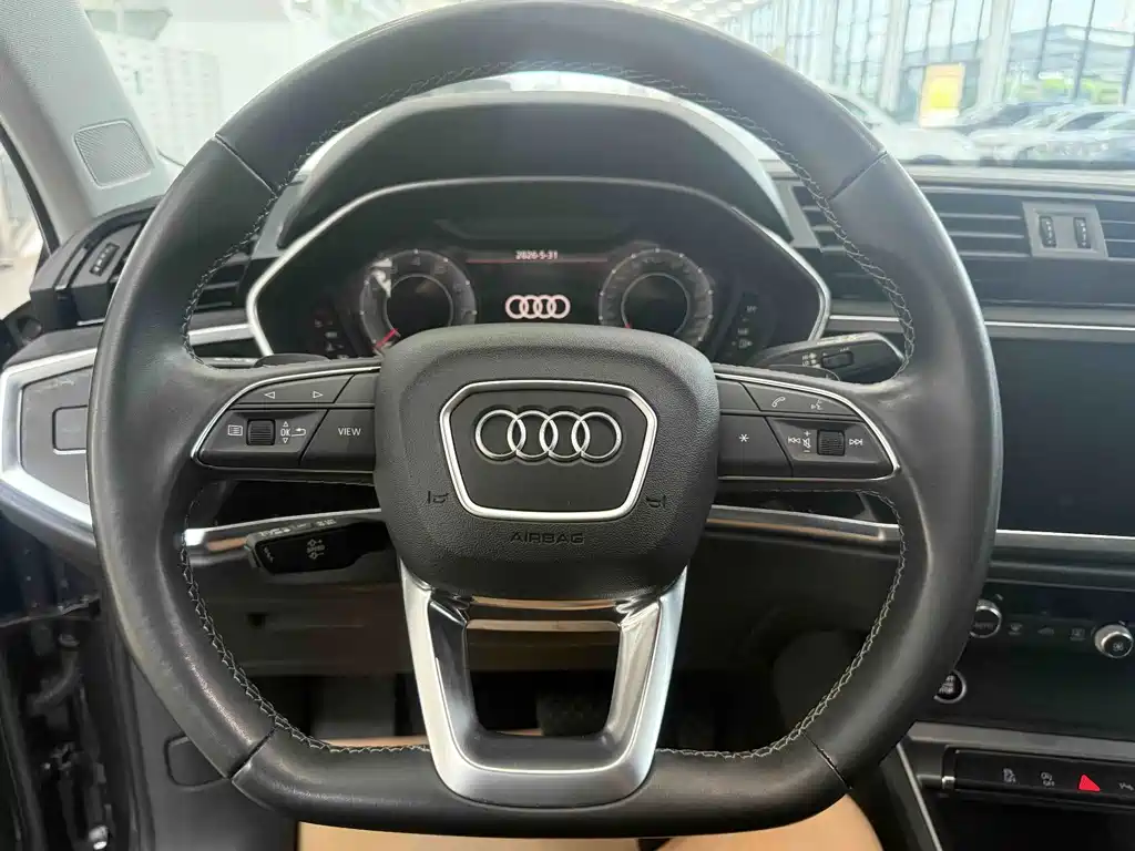 Audi Q3 2023 — фото 14