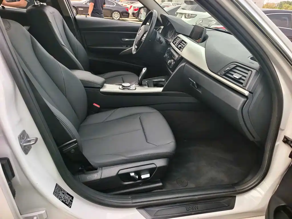 BMW 3 Series 2015 — фото 17
