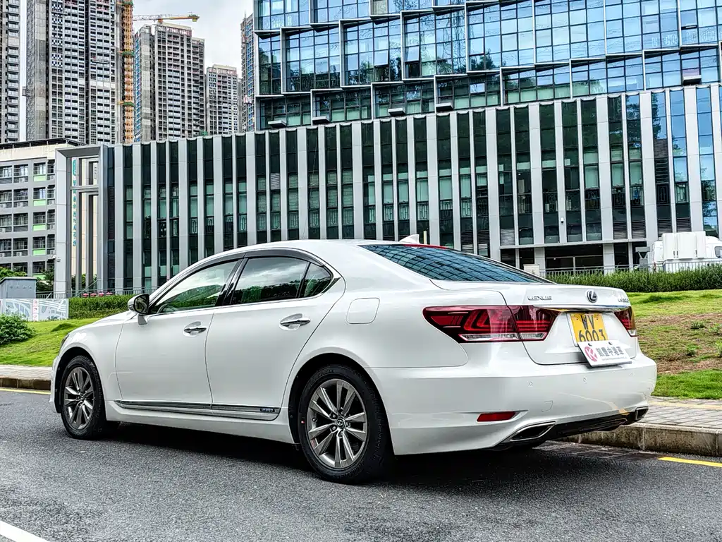 Lexus LS 2021 — фото 12