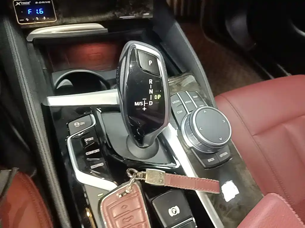 BMW 5 Series 2020 — фото 14