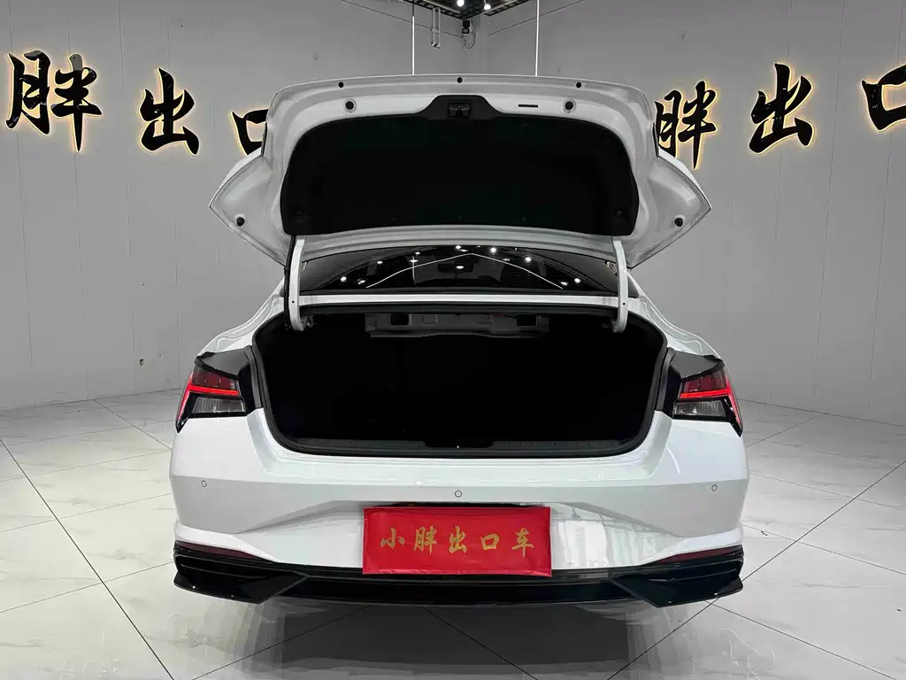 Hyundai Elantra 2023 — фото 17