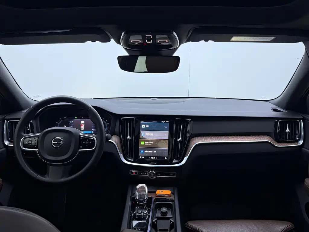 Volvo S60 2023 — фото 15