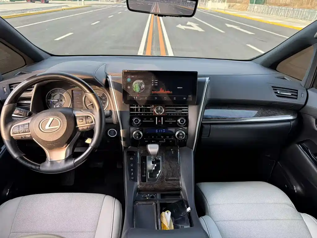 Toyota Vellfire 2022 — фото 15