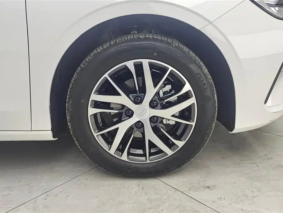 Geely Emgrand 2026