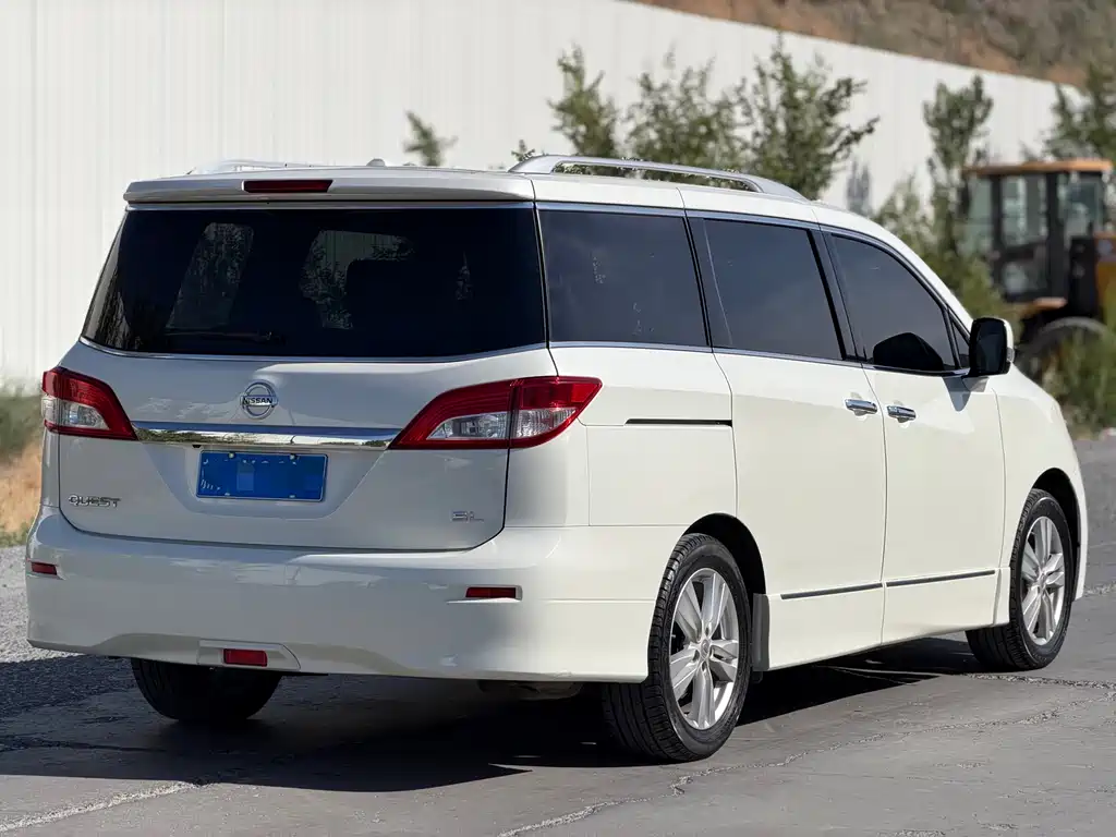 Nissan Quest 2014