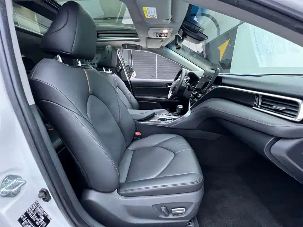 Toyota Camry 2023 — фото 16