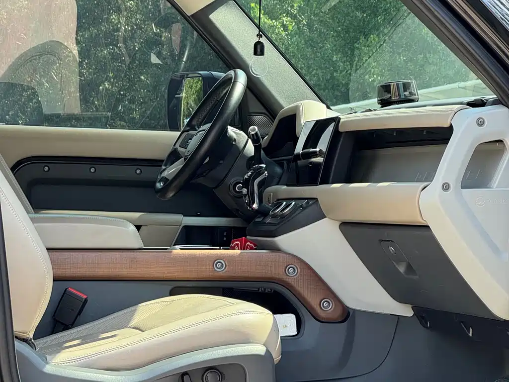 Land Rover Defender 2022