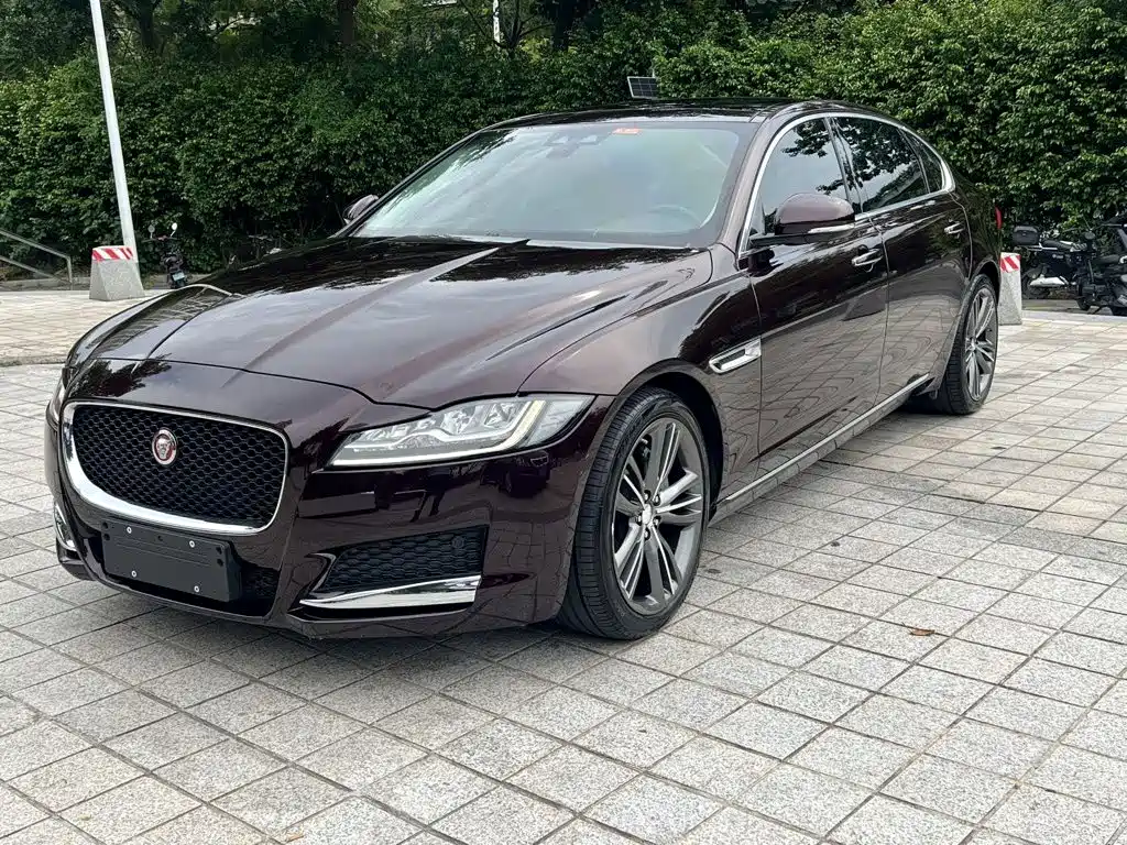 Jaguar XFL 2018 — фото 1