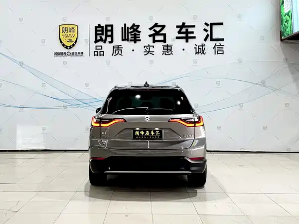 NIO ES8 2019