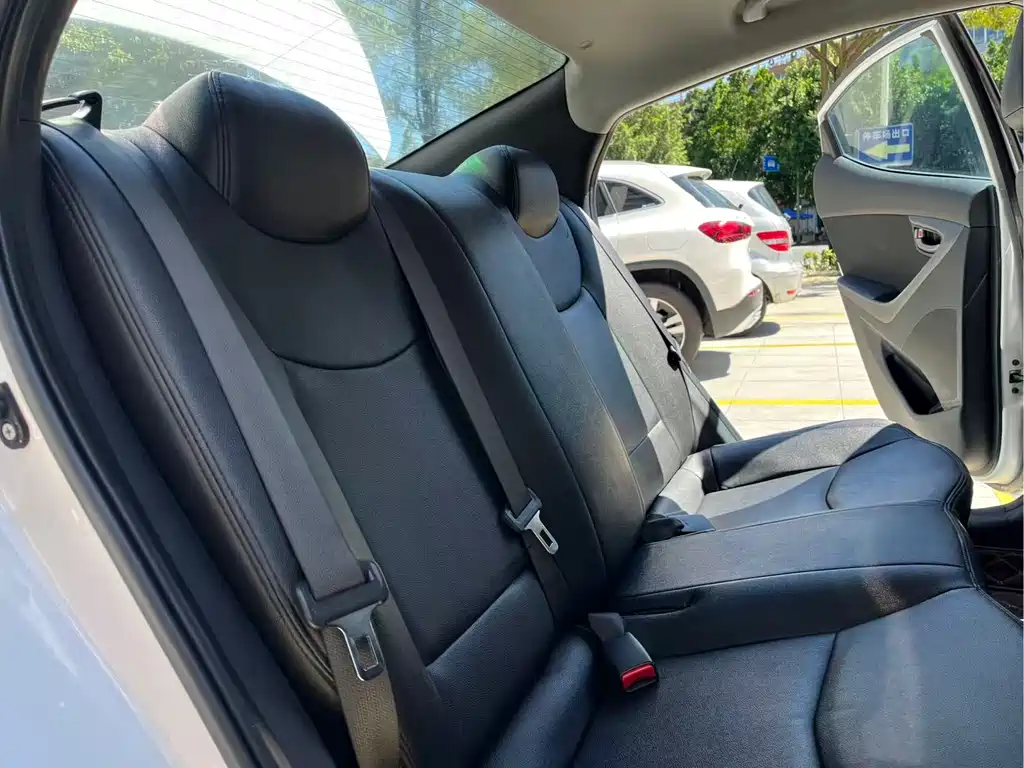 Hyundai Elantra Langdong 2018 — фото 22