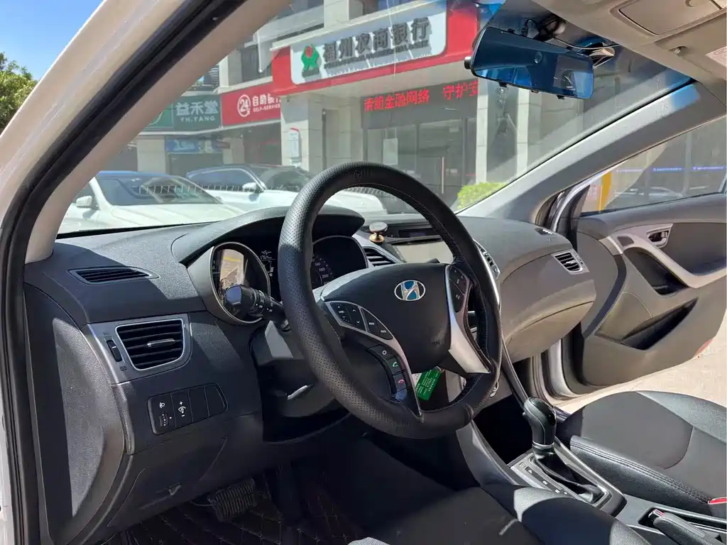 Hyundai Elantra Langdong 2018 — фото 11