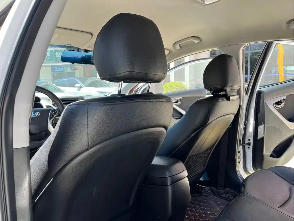 Hyundai Elantra Langdong 2018 — фото 15