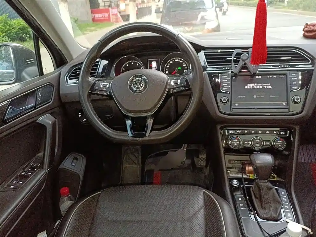 Volkswagen Tiguan L 2017 — фото 11