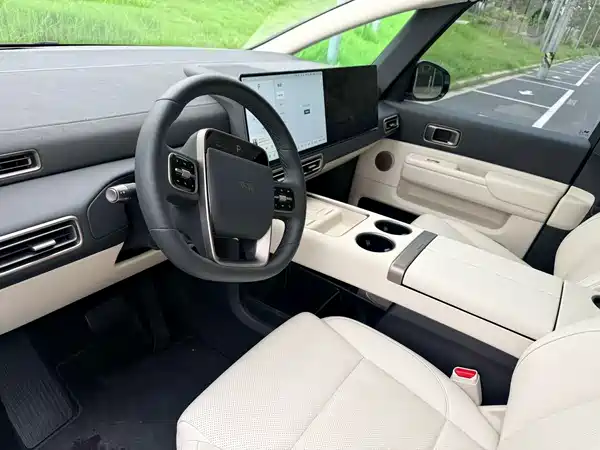 Li Auto MEGA 2025