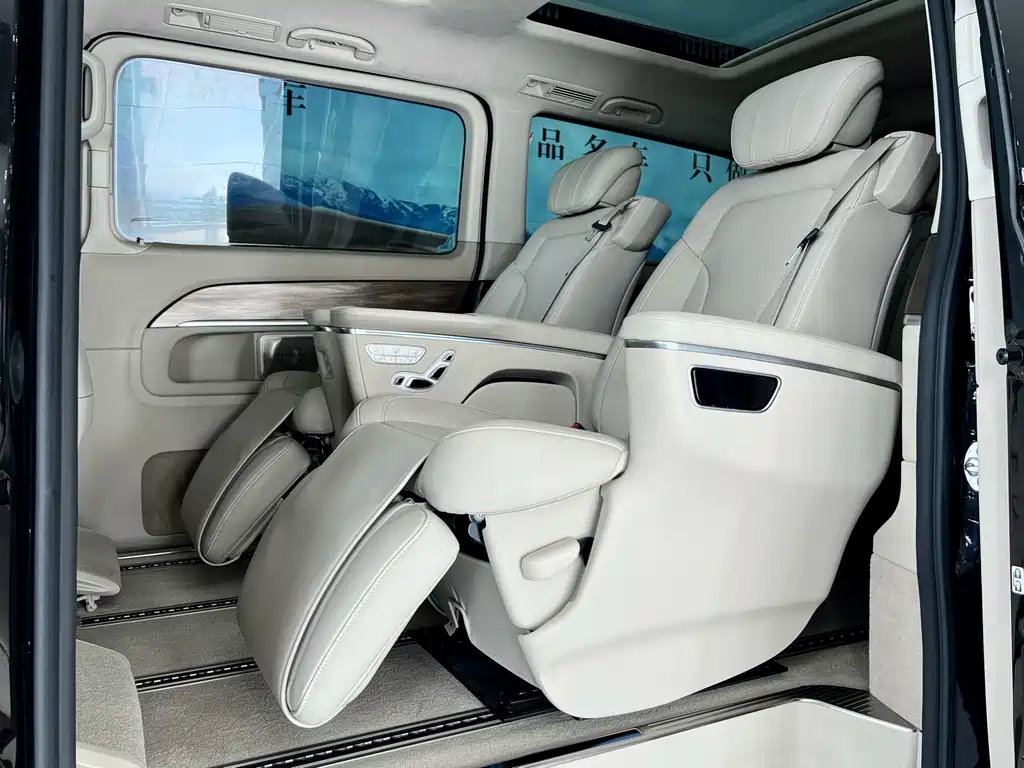 Mercedes-Benz V-Class 2023 — фото 10