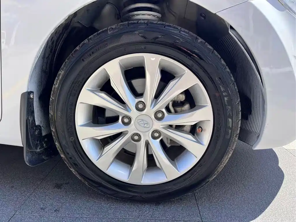 Hyundai Elantra Langdong 2018 — фото 9
